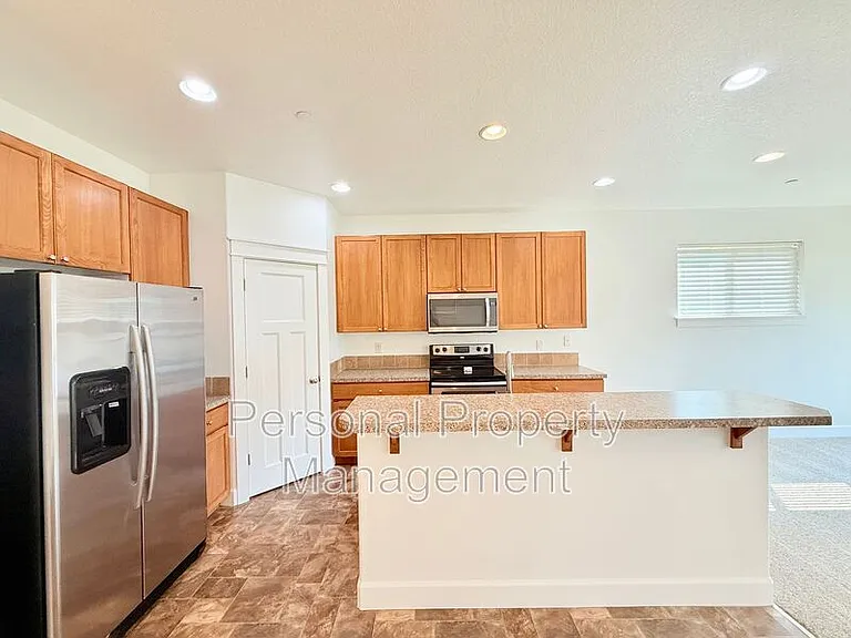 3326 NW 47th Dr — Photo 2