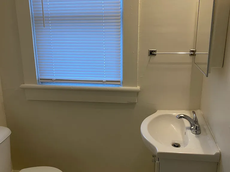523 N Walnut St — Photo 12