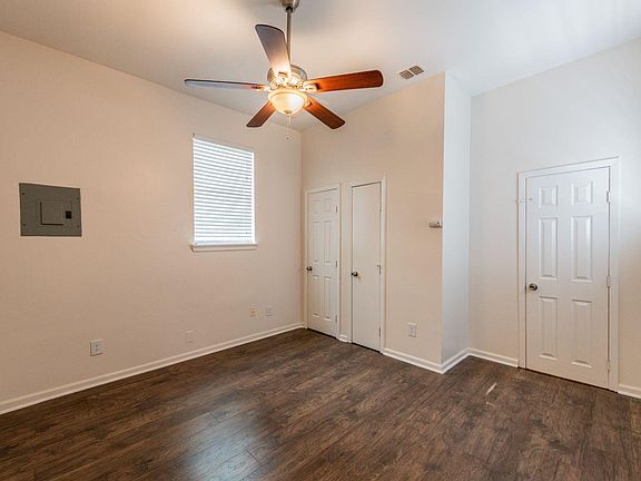 3rd image of 711 E Carson St #5A