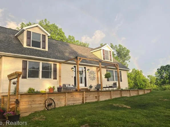 11482 Heatherwood Trl, Fowlerville, MI 48836