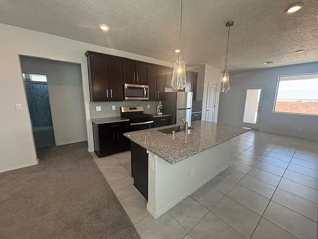 3 bed, 2.0 bath, 1420 sqft, $2,200 — Photo 2