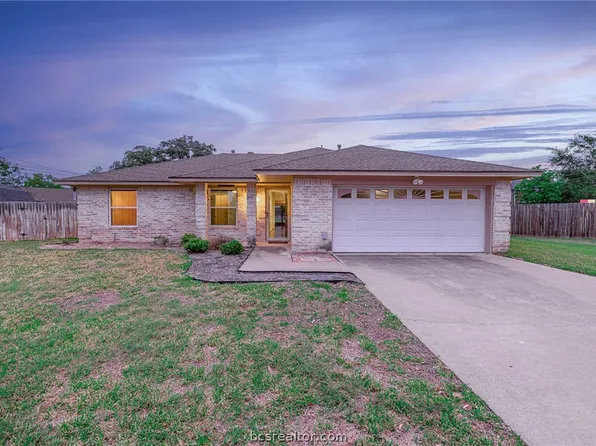 3925 Seminole Ct, Bryan, TX 77802