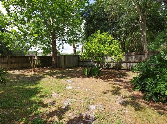 4th image of 309 Silver Pine Dr