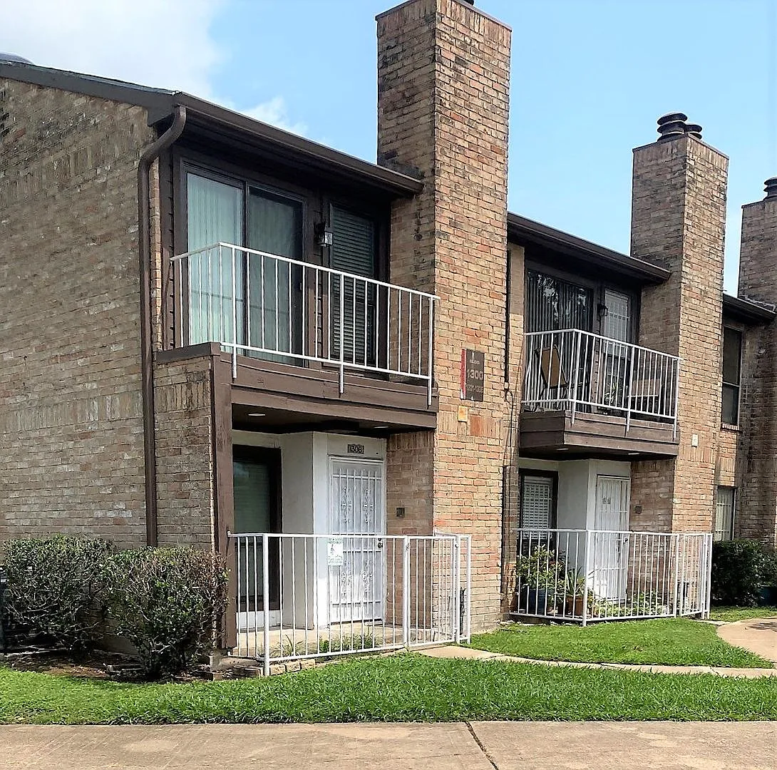 6633 W Airport Blvd #1308 Ask about our No Cash Security Deposit Option — Photo 2