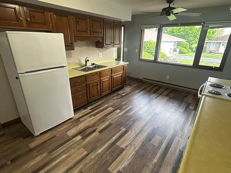 31453 Burt Ct — Photo 9