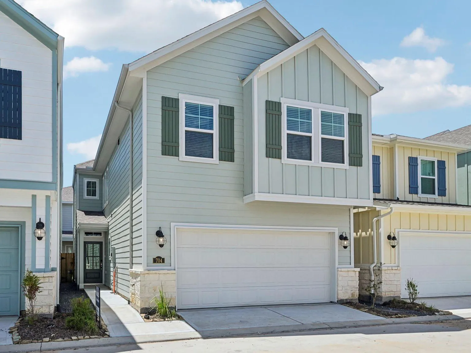 3 bed, 2.5 bath, 1853 sqft, $2,600 — Photo 1