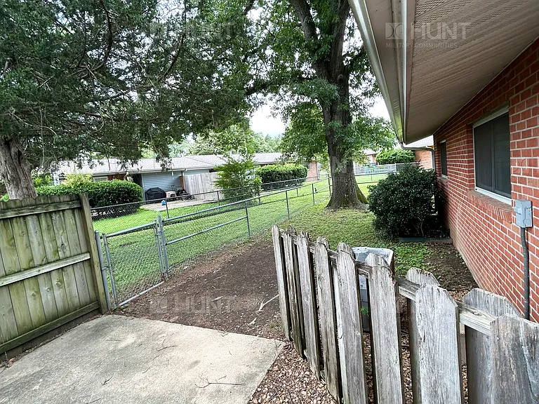 6086 Polaris Dr — Photo 4