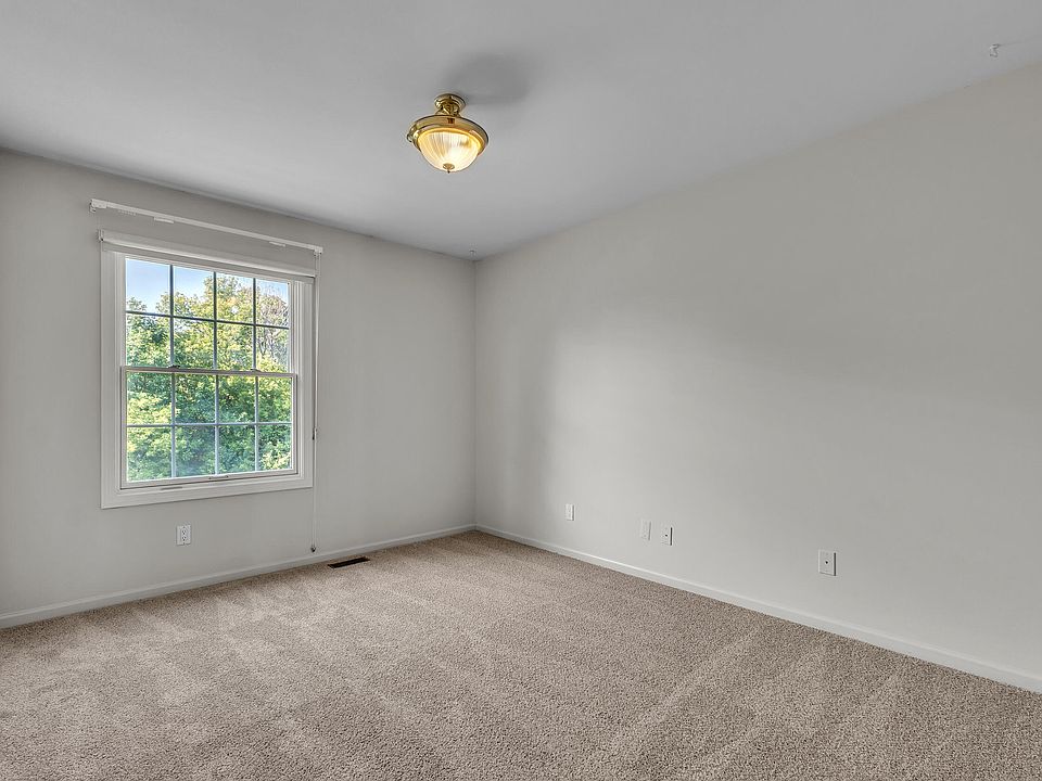 44899 Weymouth Dr, photo 29