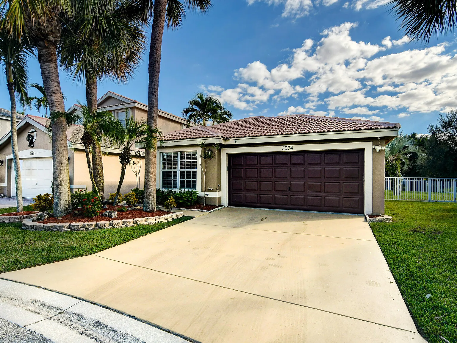 3 bed, 2.0 bath, 1499 sqft, $4,400 — Photo 2