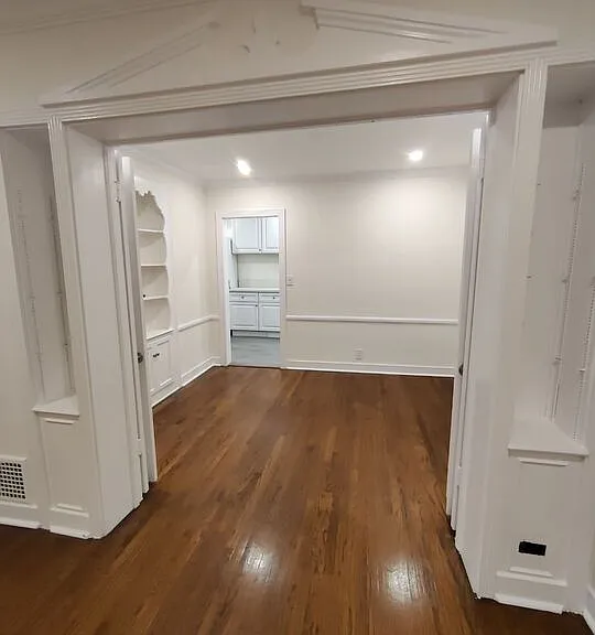 750 N Saint Andrews Pl #201 — Photo 4