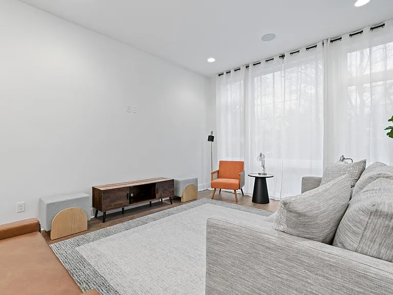910 Youngs Ln #3 — Photo 8