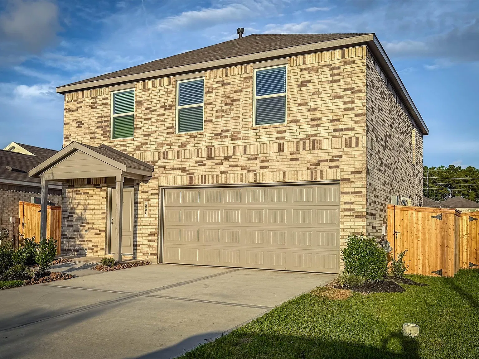 4 bed, 2.5 bath, 2039 sqft, $2,150 — Photo 3