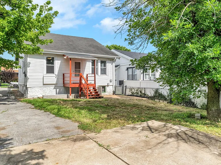 1223 Gruner Pl — Photo 49