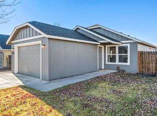 2527 NE 5th St, Redmond, OR 97756