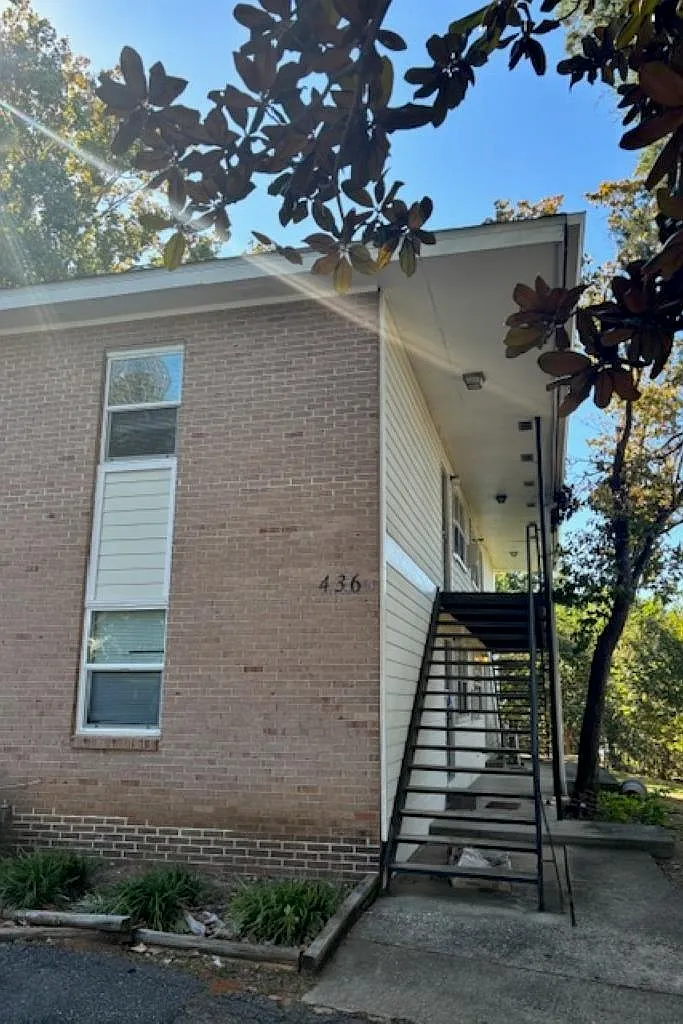 2 bed, 868 sqft, $975 — Photo 1