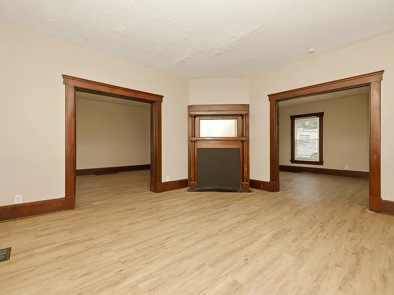 30-32 Lagonda Ave #30 — Photo 5