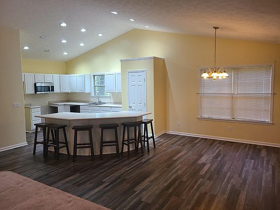5th image of 7001 Mountain View Dr