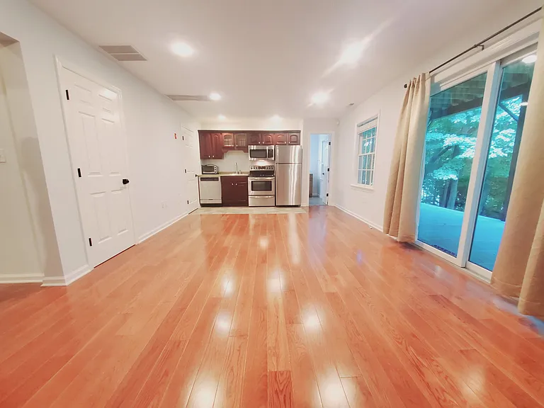 12 Hickory Dr #B — Photo 2