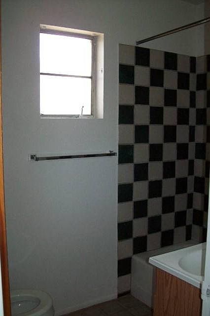 1st image of 1023 S Farmer Ave