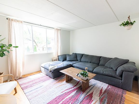 3rd image of 4906 S Blackstone Ave APT C