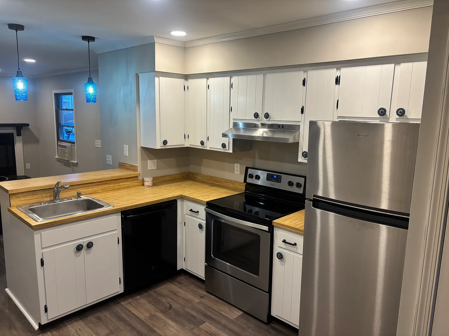 2 bed, 1120 sqft, $2,415 — Photo 3