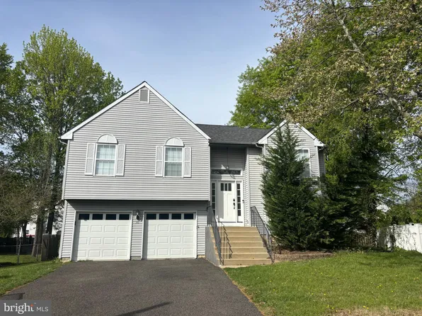 30 Country Ln, Voorhees, NJ 08043