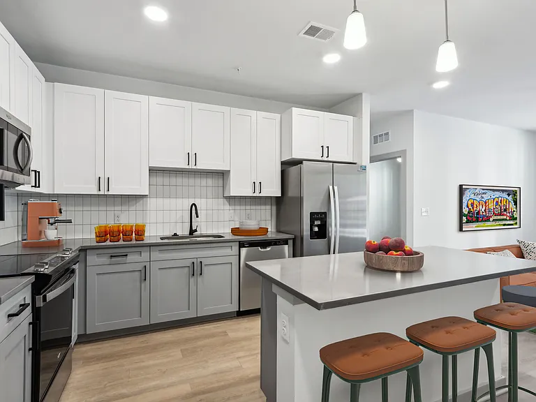 Corner on Main — Photo 10