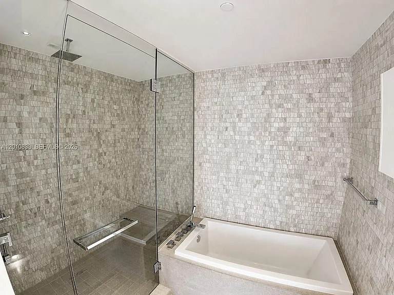 88 SW 7th St #2206 — Photo 27