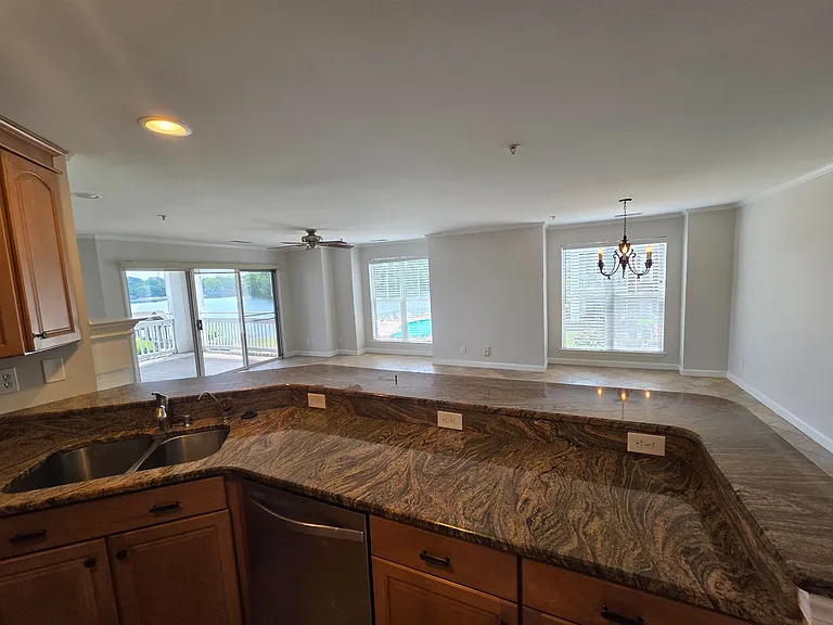 940 Jetton St #17 — Photo 4
