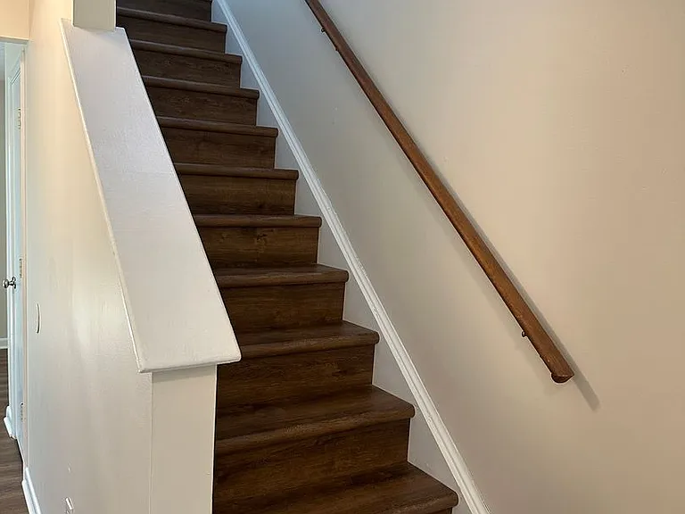 327 Georgetowne Ct — Photo 8