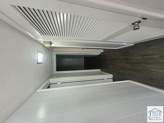3rd image of 315 Spring Dr