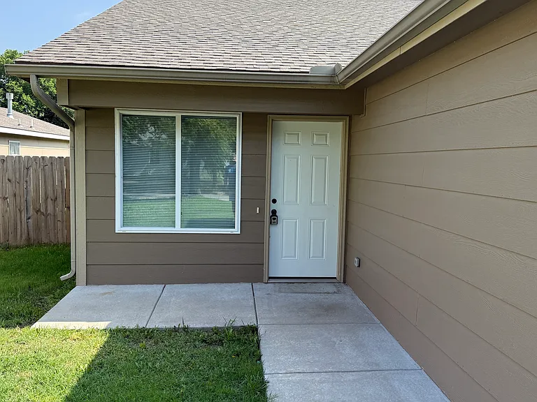 3011 W Elm St — Photo 2