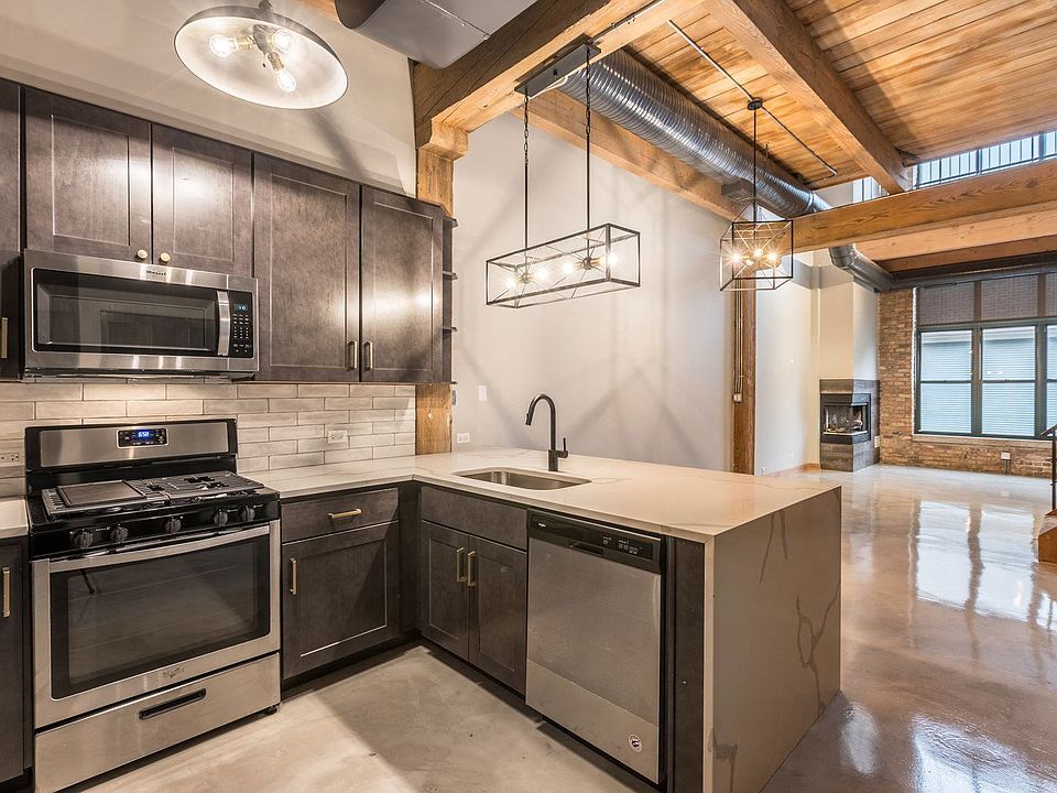 1st image of 3110 N Sheffield Ave #2O1