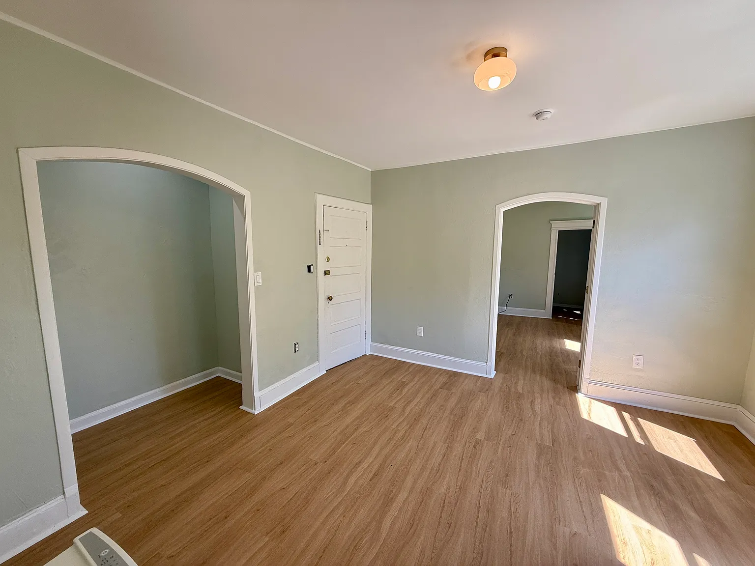 914 Buenzli Ct — Photo 3