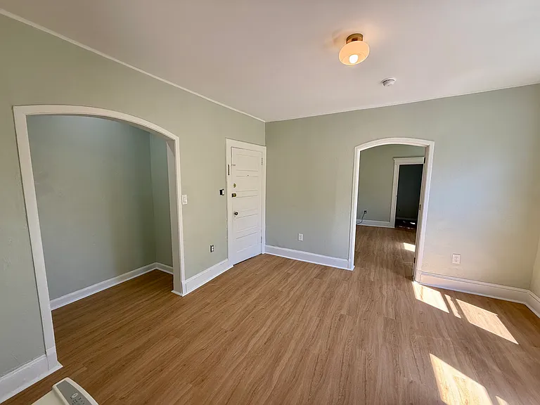 914 Buenzli Ct #1L — Photo 2