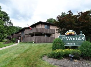 6890 Carriage Hill Dr, Brecksville, OH 44141