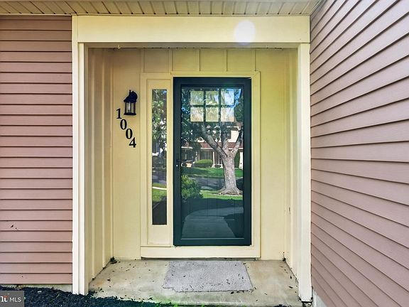 3rd image of 1004 Jonathan Ln