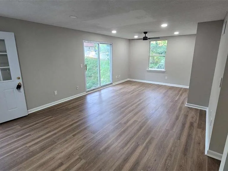 3025 Mangum Dr #B — Photo 3