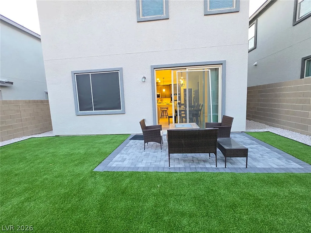 3 bed, 2.5 bath, 1721 sqft, $2,695 — Photo 3