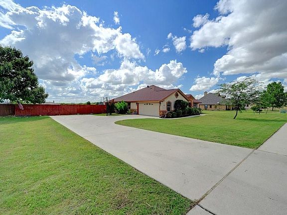 3rd image of 213 Sarahs Ln
