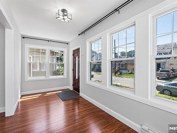 4th image of 475 Nelson Ave