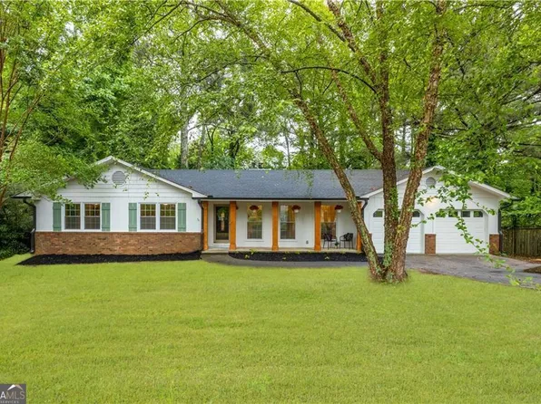 2221 Meadow Wood Ct, Roswell, GA 30062