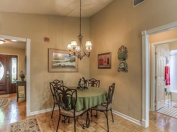 4th image of 857 Harbor Hill Dr
