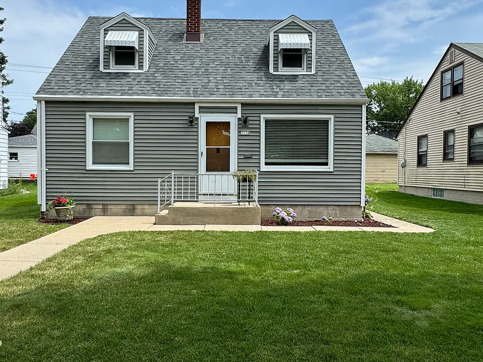 3738 N 100th St