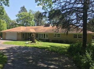 5880 S 92nd St, Greendale, WI 53129