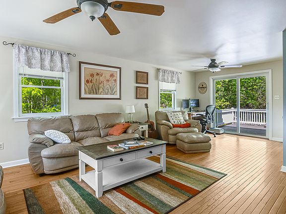 3rd image of 12 Summit Drive