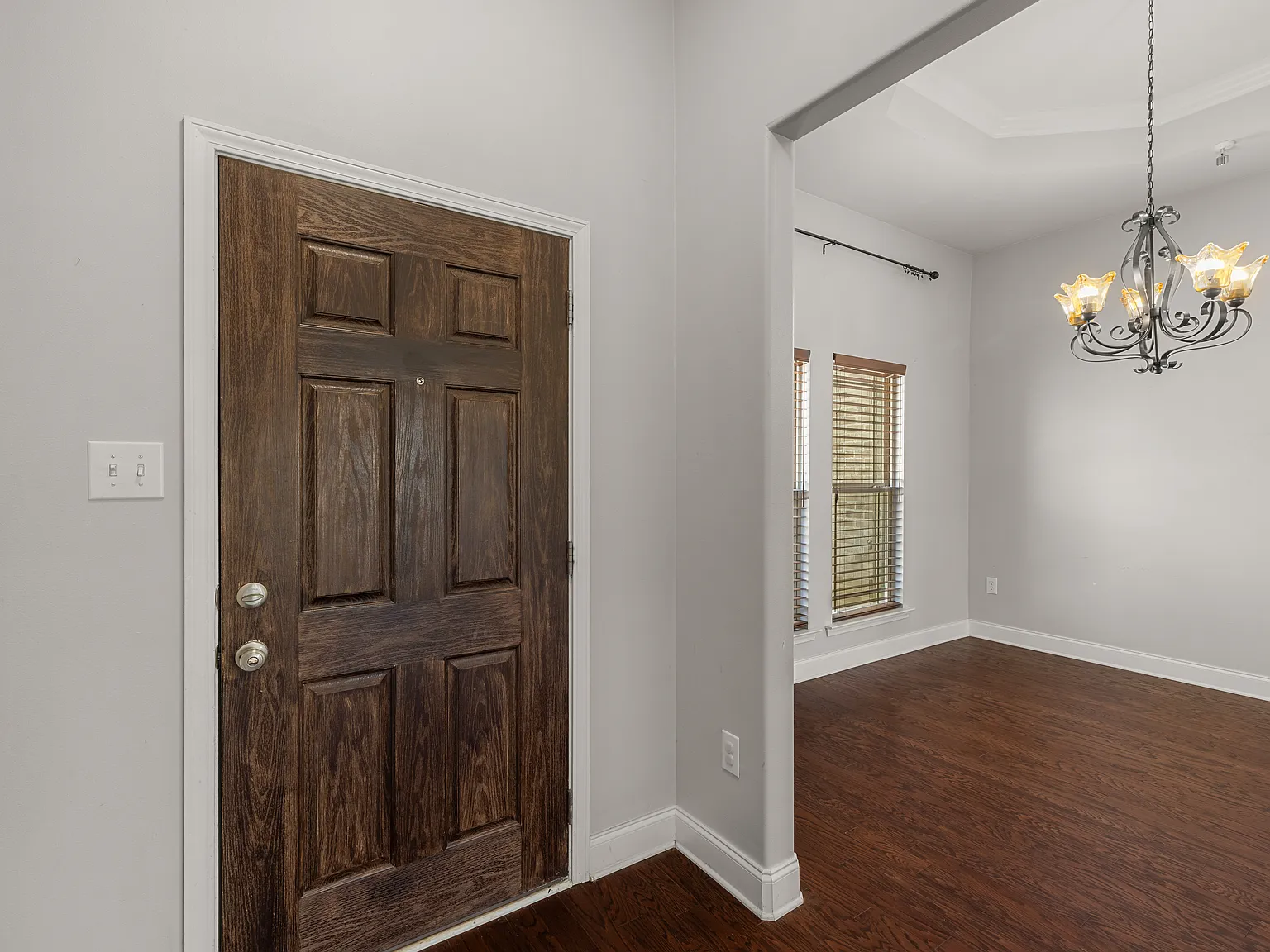 4 bed, 2460 sqft, $2,350 — Photo 3