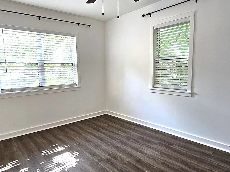3230 W Shadowlawn Ave NE #GARAGE — Photo 5