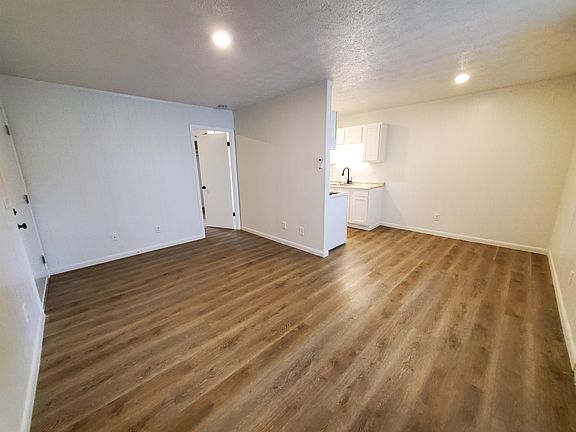 3rd image of 822 Carolina Dr #609