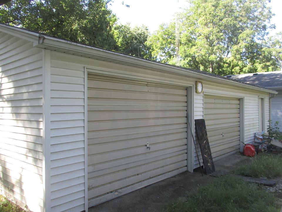 2nd image of 460 Davis St